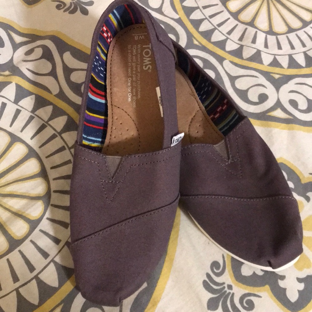 Gray Toms